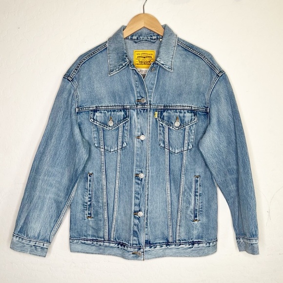 LEVIS X Peanuts Snoopy Light Wash Denim Trucker Jacket SAMPLE PIECE - Picture 2 of 8